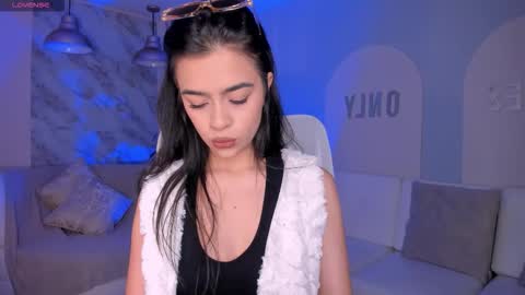 Snapshot of alanacraft chatting on 12-01-25, 12:21 Alana online show from 12-01-25, 12:21