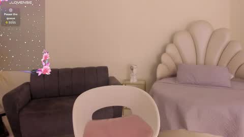 Alanah online show from 05-27-26, 01:57