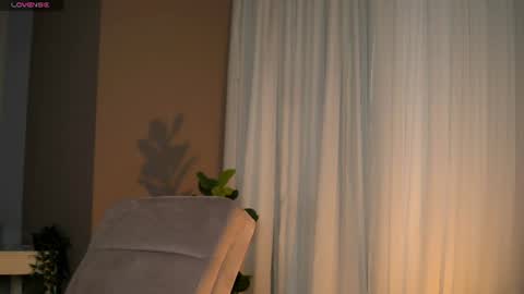 AlanaReign online show from 06-25-26, 09:03