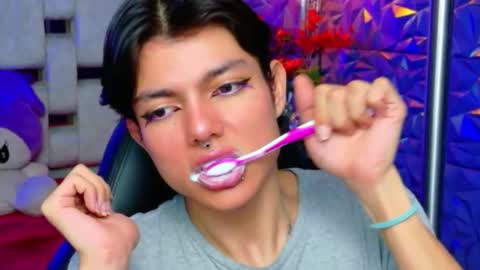 Snapshot of alandelrey57 chatting on 02-25-26, 05:22 ALAN DEL REY online show from 02-25-26, 05:22