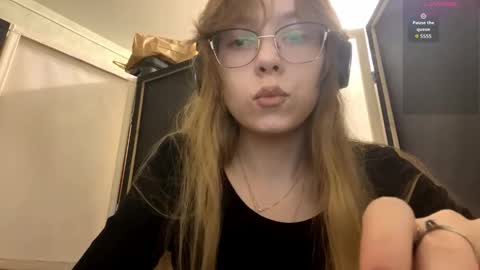 Stella online show from 10-30-25, 03:02