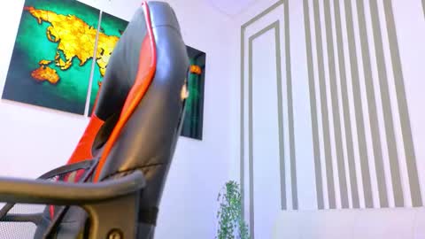 Snapshot of alanferrer chatting on 12-05-25, 10:35 Alan Ferrer online show from 12-05-25, 10:35