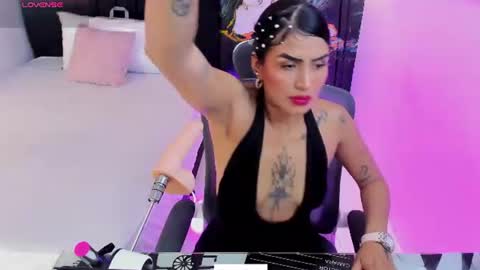 Snapshot of alanna_wild chatting on 06-15-26, 07:05 Alana online show from 06-15-26, 07:05