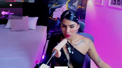 Snapshot of alanna_wild chatting on 06-19-26, 07:50 Alana online show from 06-19-26, 07:50