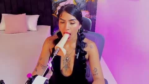 Snapshot of alanna_wild chatting on 06-20-26, 05:16 Alana online show from 06-20-26, 05:16