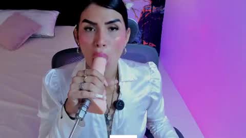 Snapshot of alanna_wild chatting on 06-26-26, 06:56 Alana online show from 06-26-26, 06:56