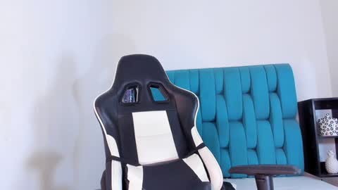 Snapshot of alannaughty_ chatting on 01-25-25, 11:32 alannaughty_ online show from 01-25-25, 11:32