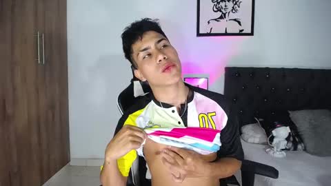 Snapshot of alannaughty_ chatting on 10-30-25, 12:45 alannaughty_ online show from 10-30-25, 12:45