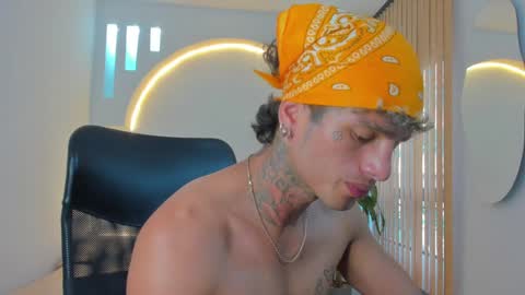 Snapshot of alanrodgers2_0 chatting on 12-21-24, 03:31 alan online show from 12-21-24, 03:31