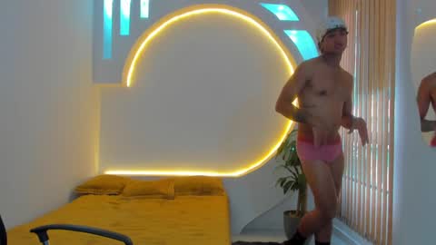 Snapshot of alanrodgers2_0 chatting on 01-06-25, 06:52 alan online show from 01-06-25, 06:52