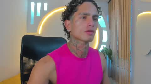 Snapshot of alanrodgers2_0 chatting on 01-11-25, 12:18 alan online show from 01-11-25, 12:18