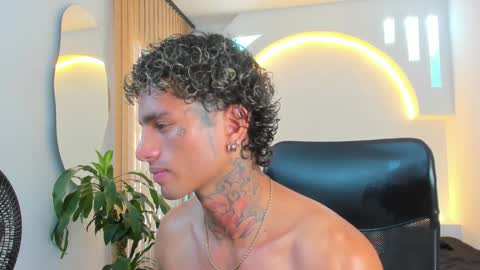 Snapshot of alanrodgers2_0 chatting on 01-21-25, 03:32 alan online show from 01-21-25, 03:32