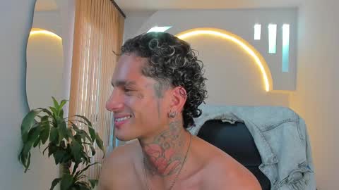 Snapshot of alanrodgers2_0 chatting on 01-23-25, 04:15 alan online show from 01-23-25, 04:15