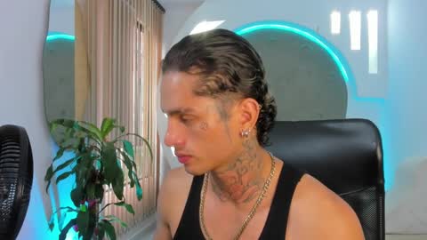 Snapshot of alanrodgers2_0 chatting on 02-21-25, 12:50 alan online show from 02-21-25, 12:50