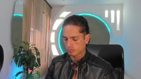 Snapshot of alanrodgers2_0 chatting on 02-22-25, 12:40 alan online show from 02-22-25, 12:40