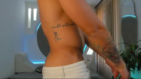 Snapshot of alanrodgers2_0 chatting on 03-08-25, 03:02 alan online show from 03-08-25, 03:02