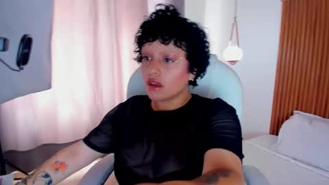 Snapshot of alaska_deluxe chatting on 11-13-25, 05:45 alaska online show from 11-13-25, 05:45