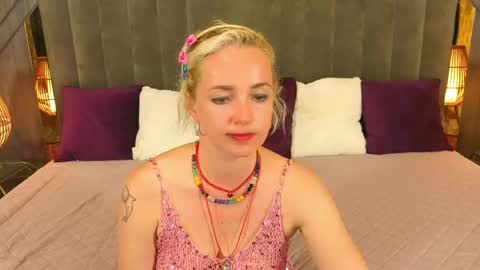 Snapshot of alaska_si chatting on 06-07-26, 12:42 alaska_si online show from 06-07-26, 12:42