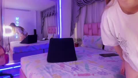 Snapshot of albaandthayron chatting on 01-13-25, 12:02 albaandthayron online show from 01-13-25, 12:02