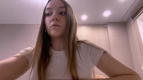 Bella online show from 04-24-26, 04:20