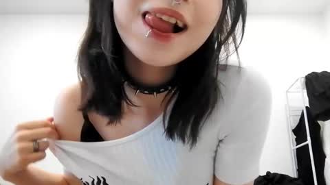 Snapshot of alberthamazierski chatting on 10-12-25, 09:19 Im Katrina online show from 10-12-25, 09:19