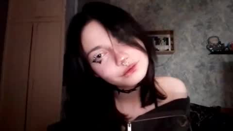 Snapshot of alberthamazierski chatting on 10-17-25, 05:37 Im Katrina online show from 10-17-25, 05:37