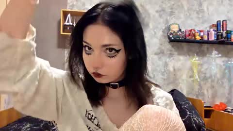 Snapshot of alberthamazierski chatting on 11-06-25, 04:41 Im Katrina online show from 11-06-25, 04:41