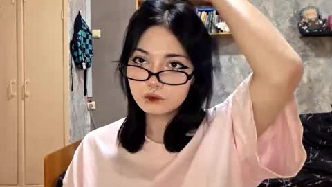 Snapshot of alberthamazierski chatting on 11-12-25, 03:12 Im Katrina online show from 11-12-25, 03:12