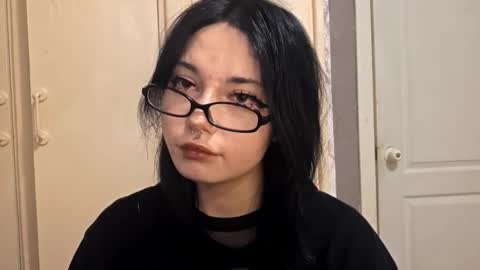 Snapshot of alberthamazierski chatting on 11-26-25, 05:03 Im Katrina online show from 11-26-25, 05:03