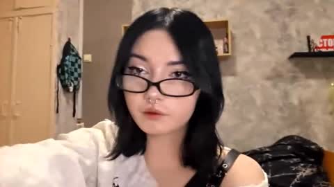 Snapshot of alberthamazierski chatting on 12-18-25, 03:29 Im Katrina online show from 12-18-25, 03:29