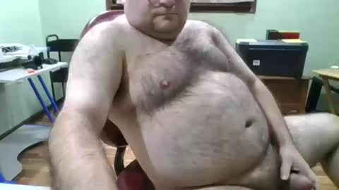 Snapshot of albertle345 chatting on 10-18-25, 01:12 albertle345 online show from 10-18-25, 01:12