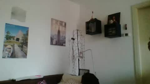 Snapshot of albertodivenire chatting on 11-02-25, 01:02 albertodivenire online show from 11-02-25, 01:02