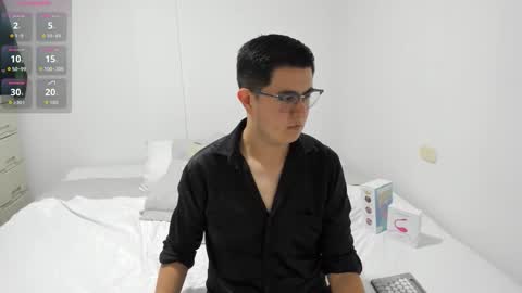 Snapshot of ale223735 chatting on 11-07-25, 07:36 Alejandro Thamer online show from 11-07-25, 07:36