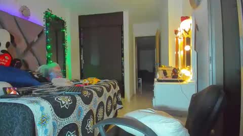 NIKO online show from 04-21-26, 01:42