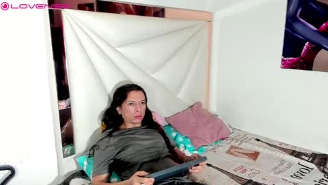 Snapshot of ale_noah_xxx chatting on 04-08-26, 05:35 ale_noah_xxx online show from 04-08-26, 05:35