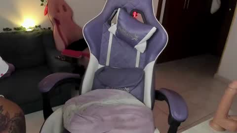 Snapshot of ale_petitee chatting on 02-08-25, 04:36 alexa online show from 02-08-25, 04:36