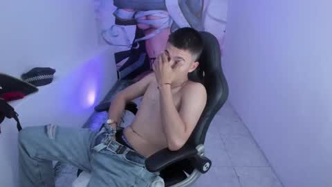 Aleck Boy online show from 10-31-25, 07:26