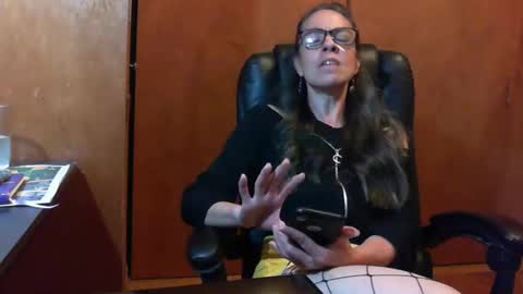 Snapshot of aledca chatting on 10-26-25, 06:30 Andrea online show from 10-26-25, 06:30