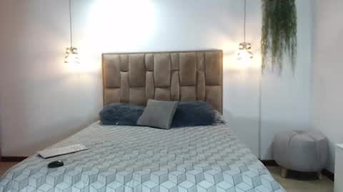 alejandra online show from 04-23-26, 01:18