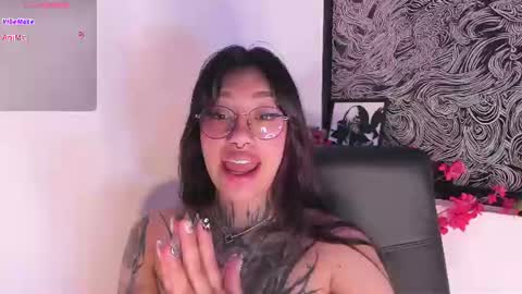 Snapshot of aleja_5 chatting on 06-18-26, 09:14 Ale online show from 06-18-26, 09:14