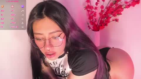 Snapshot of aleja_5 chatting on 06-25-26, 05:12 Ale online show from 06-25-26, 05:12