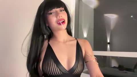 Snapshot of alejandraalvarezxo chatting on 10-27-25, 07:56 alejandraalvarezxo online show from 10-27-25, 07:56