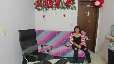 zoe and Kataleya online show from 03-10-25, 12:26