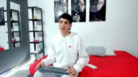 alejo_gray1 online show from 02-24-26, 12:03