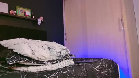 Snapshot of alejo_wolf chatting on 10-28-25, 11:07 Alejo online show from 10-28-25, 11:07