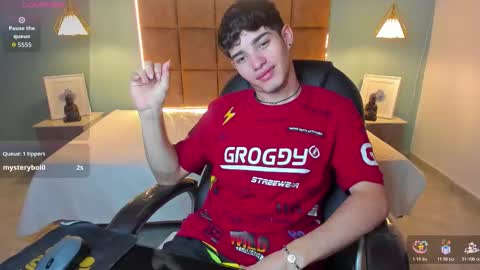 Snapshot of alejootwink chatting on 10-28-25, 07:05 ALejoo Saenz online show from 10-28-25, 07:05