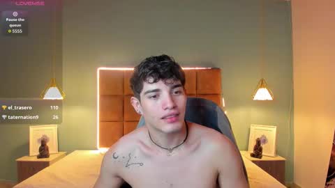 Snapshot of alejootwink chatting on 10-31-25, 01:39 ALejoo Saenz online show from 10-31-25, 01:39