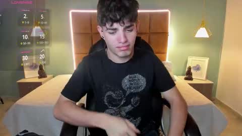 Snapshot of alejootwink chatting on 11-23-25, 03:39 ALejoo Saenz online show from 11-23-25, 03:39