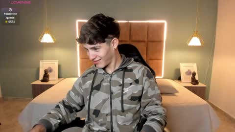 ALejoo Saenz online show from 04-23-26, 03:52