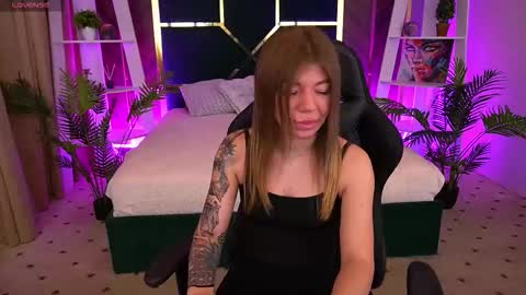 Snapshot of aleksaloree chatting on 10-18-25, 08:15 aleksaloree online show from 10-18-25, 08:15